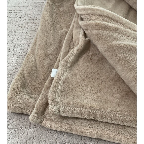 Berkshire Tan  Plus Plush Polyester Blanket. A Touch Different. 90” X 89”... - Picture 4 of 12